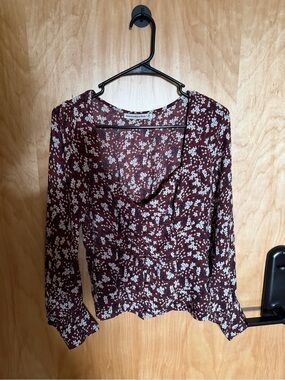 Abercrombie & Fitch Burgundy Floral V‑Neck Blouse
